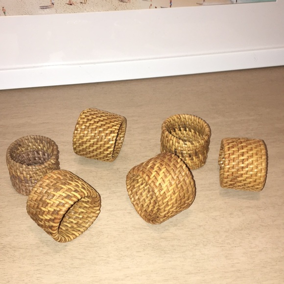 WORLD MARKET - 6 Rattan Napkin Ring Holders with Linen Napkins included! - Picture 4 of 7